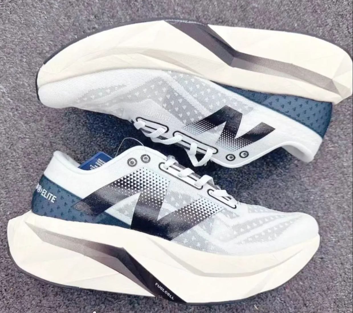 New Balance Elite V4