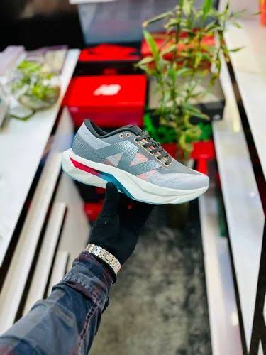 New Balance Elite V4